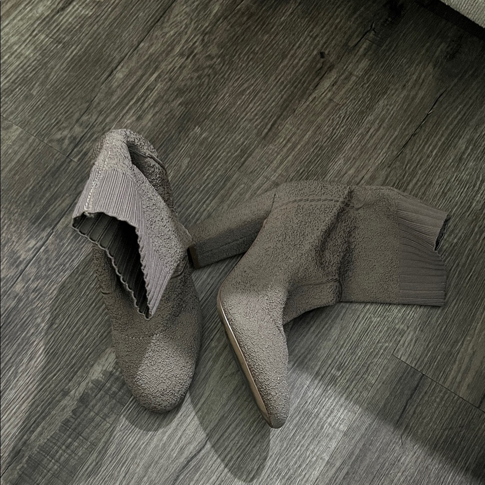 Charles David Textured Gray Heeled Boots
